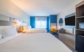 Holiday Inn Express & Suites Kansas City Airport By Ihg